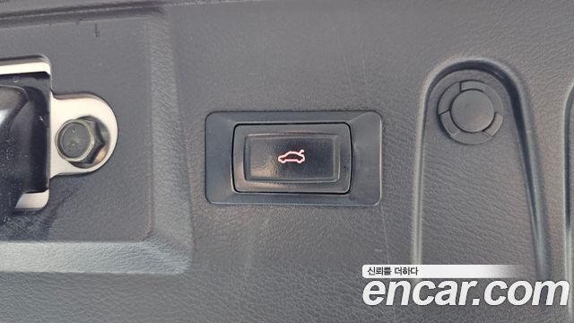 Infiniti Q30 2017 — photo 24