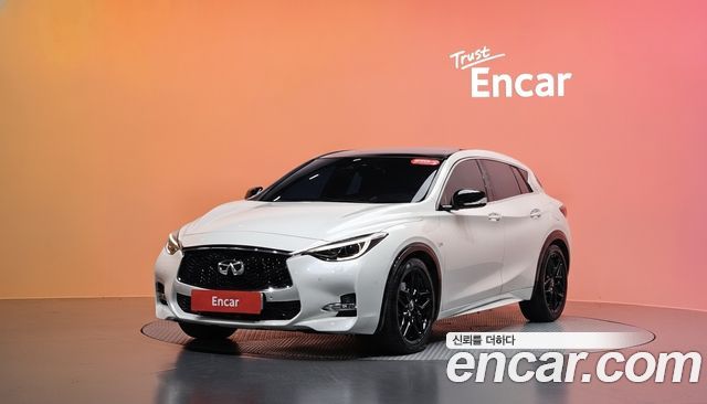 Infiniti Q30 2017 — photo 1