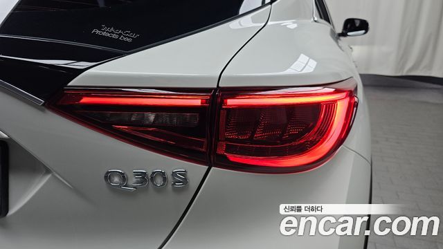 Infiniti Q30 2017 — photo 9