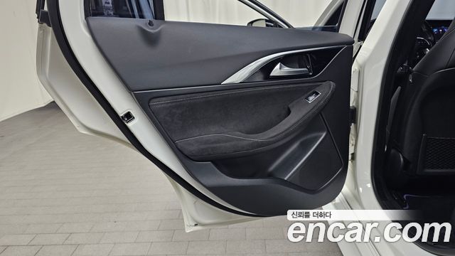 Infiniti Q30 2017 — photo 15