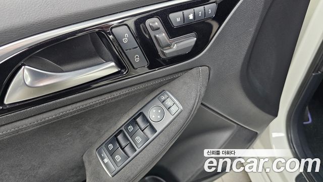 Infiniti Q30 2017 — photo 29