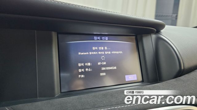 Infiniti Q30 2017 — photo 31