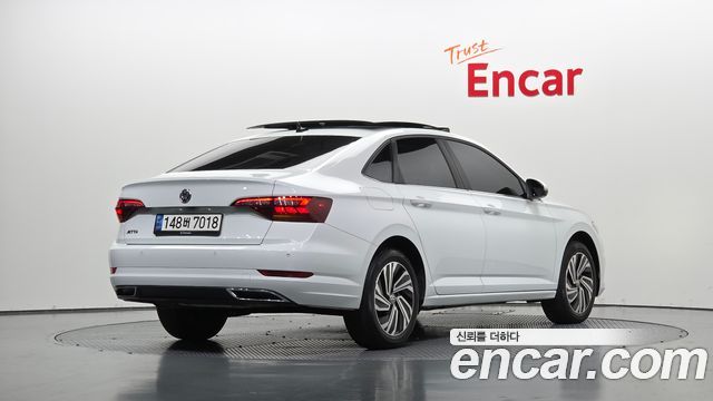 Volkswagen Jetta 2021 — photo 2
