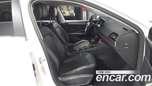 Volkswagen Jetta 2021 — photo 17