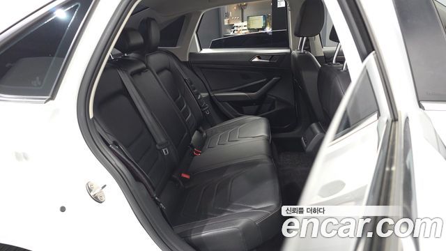 Volkswagen Jetta 2021 — photo 18