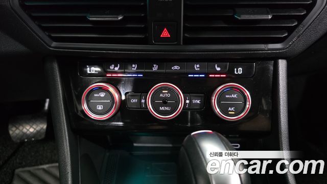 Volkswagen Jetta 2021 — photo 22