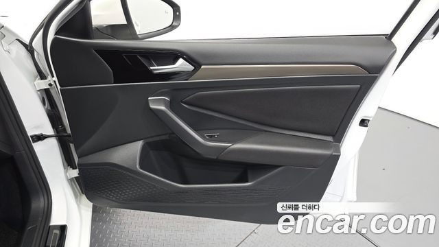 Volkswagen Jetta 2021 — photo 14