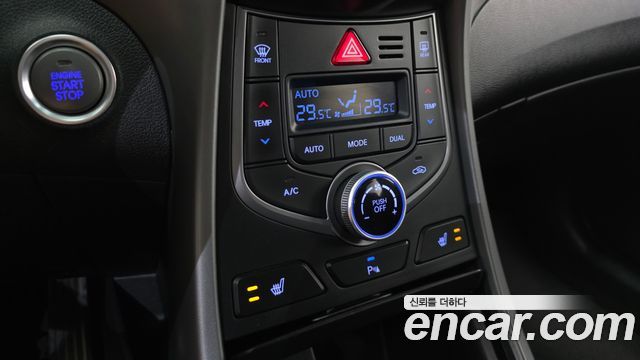 Hyundai AVANTE 2015 — photo 11