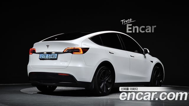 Tesla Model Y 2022 — photo 2