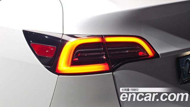 Tesla Model Y 2022 — photo 9