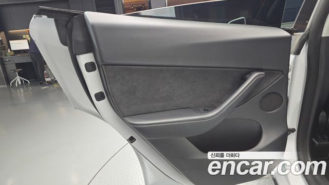 Tesla Model Y 2022 — photo 15