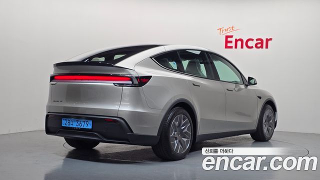 Tesla Model Y 2026 — photo 2