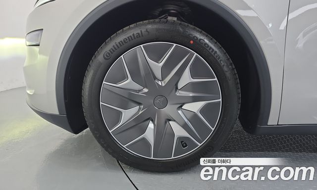 Tesla Model Y 2026 — photo 5