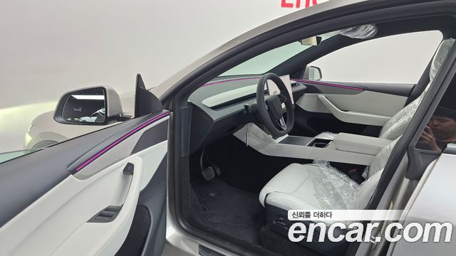 Tesla Model Y 2026 — photo 13