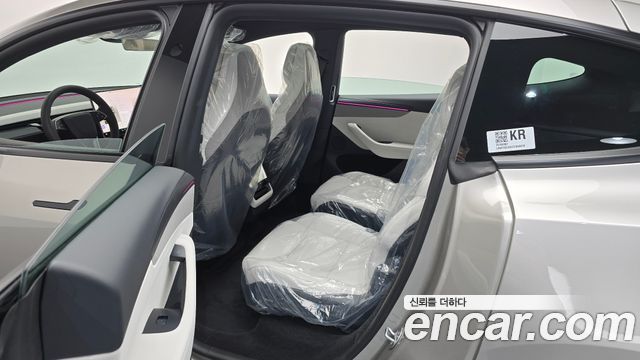 Tesla Model Y 2026 — photo 17