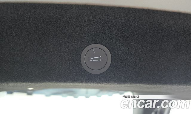 Tesla Model Y 2026 — photo 23