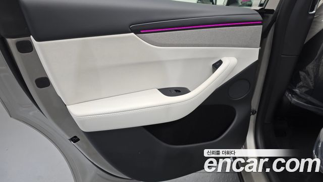 Tesla Model Y 2026 — photo 15