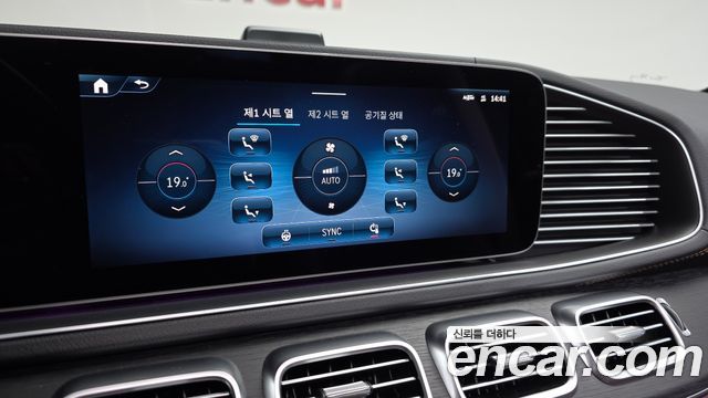 Mercedes-Benz GLE-Class 2025 — photo 24