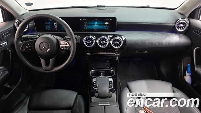 Mercedes-Benz A-Class 2019 — photo 10