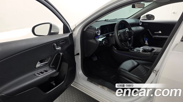 Mercedes-Benz A-Class 2019 — photo 13