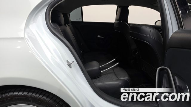 Mercedes-Benz A-Class 2019 — photo 17