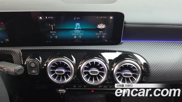Mercedes-Benz A-Class 2019 — photo 18