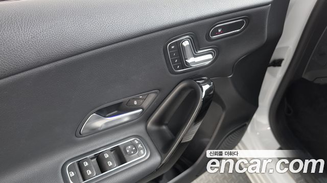 Mercedes-Benz A-Class 2019 — photo 23