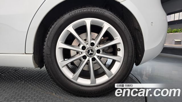Mercedes-Benz A-Class 2019 — photo 7