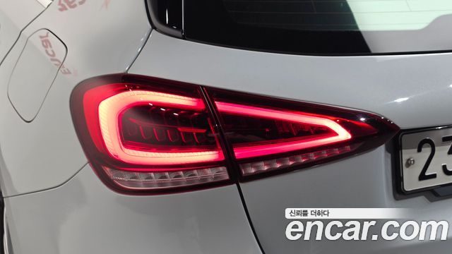 Mercedes-Benz A-Class 2019 — photo 9