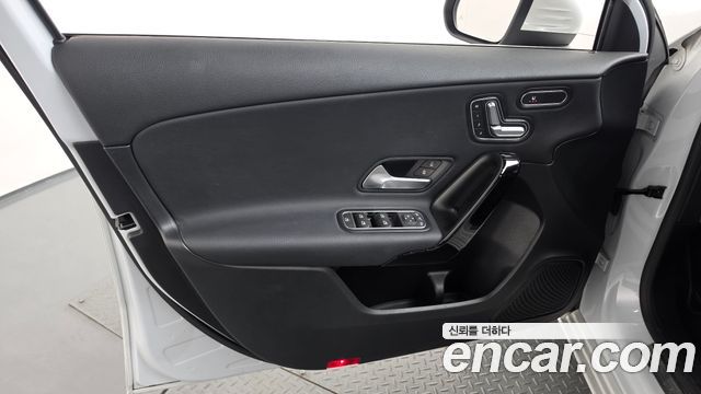 Mercedes-Benz A-Class 2019 — photo 14