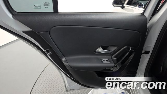 Mercedes-Benz A-Class 2019 — photo 15