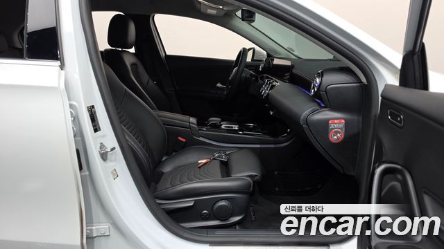 Mercedes-Benz A-Class 2019 — photo 16