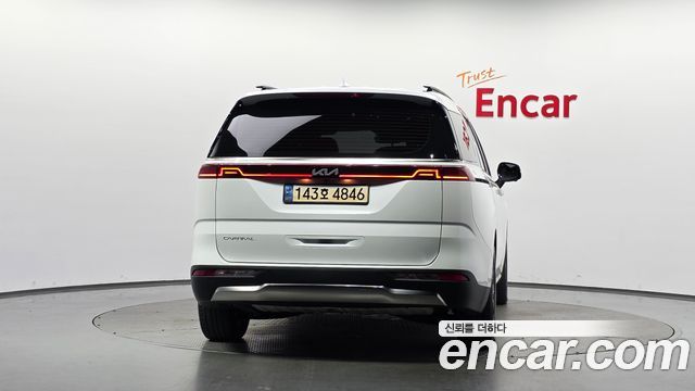 Kia Canival 2023 — photo 4