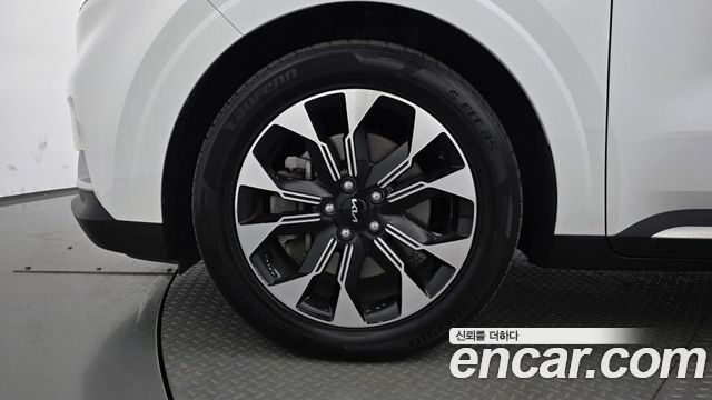 Kia Canival 2023 — photo 5