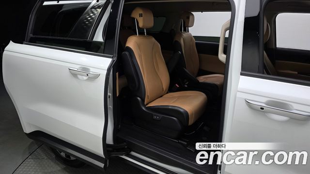Kia Canival 2023 — photo 18