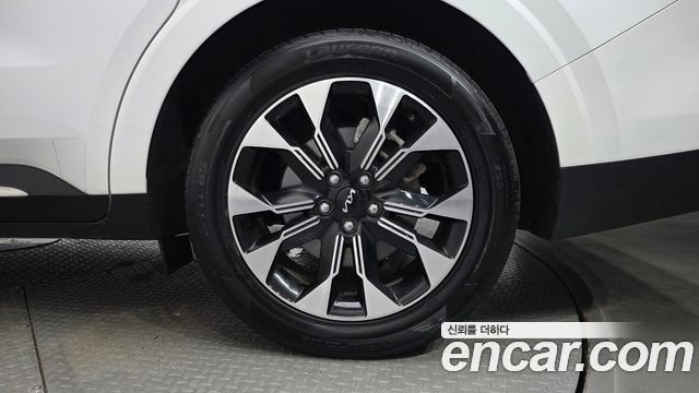 Kia Canival 2023 — photo 7