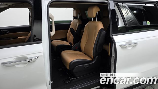 Kia Canival 2023 — photo 16