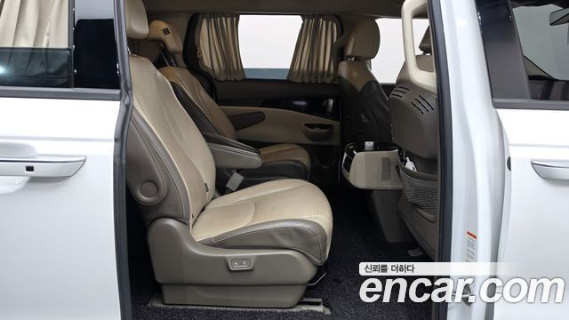 Kia Canival 2021 — photo 17