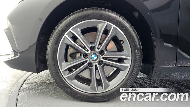 BMW 1-Series 2022 — photo 5