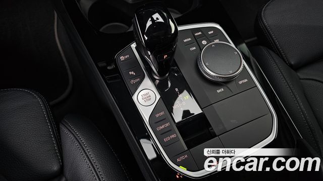 BMW 1-Series 2022 — photo 9