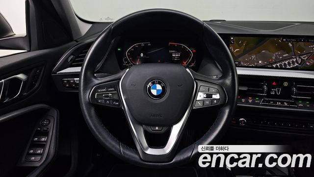 BMW 1-Series 2022 — photo 14