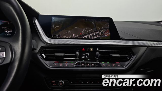 BMW 1-Series 2022 — photo 15