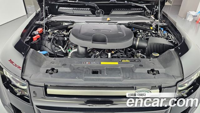 Land Rover Defender 2025 — photo 6
