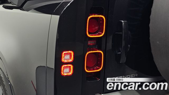 Land Rover Defender 2025 — photo 9