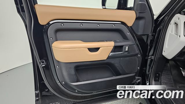Land Rover Defender 2025 — photo 14