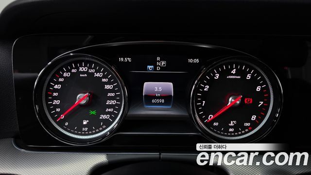 Mercedes-Benz E-Class 2018 — photo 11