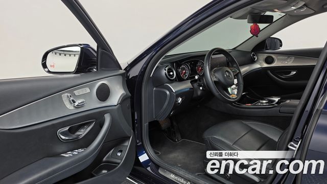 Mercedes-Benz E-Class 2018 — photo 13