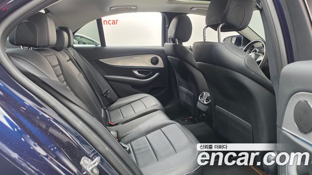 Mercedes-Benz E-Class 2018 — photo 17