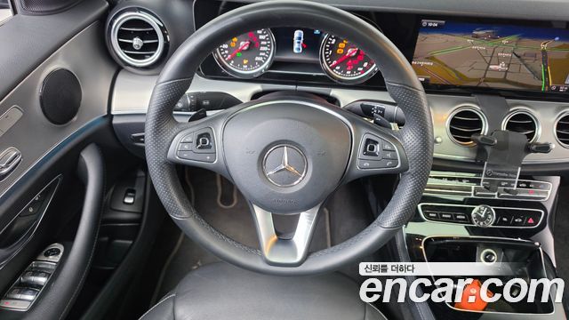 Mercedes-Benz E-Class 2018 — photo 18