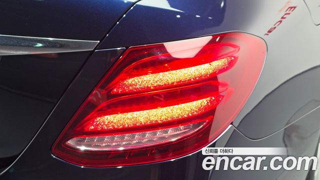 Mercedes-Benz E-Class 2018 — photo 9